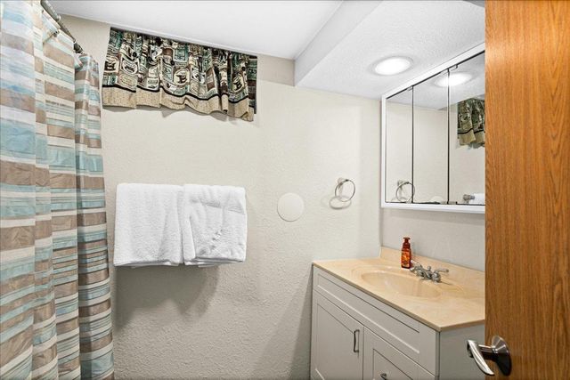 4016 W Arrowhead Road, Duluth, MN 55811