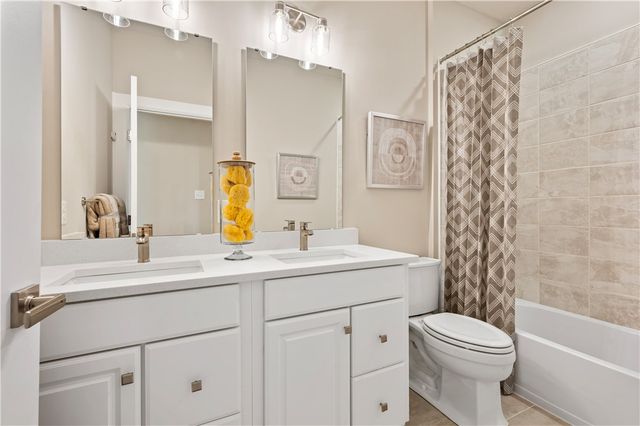 128 Hollow Oak Drive, Coraopolis, PA 15108