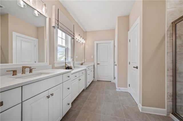 128 Hollow Oak Drive, Coraopolis, PA 15108