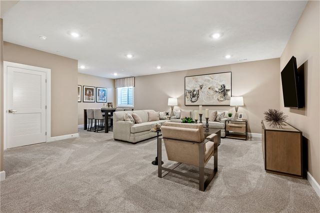 128 Hollow Oak Drive, Coraopolis, PA 15108