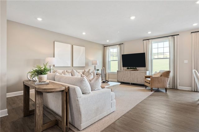 128 Hollow Oak Drive, Coraopolis, PA 15108