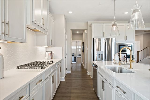 128 Hollow Oak Drive, Coraopolis, PA 15108