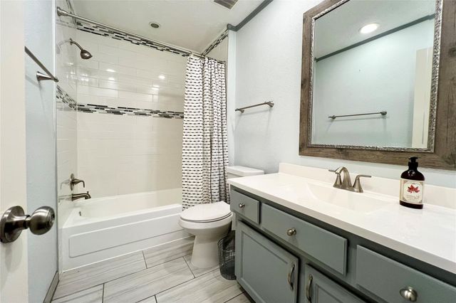 11954 Brook Meadows Lane, Meadows Place, TX 77477