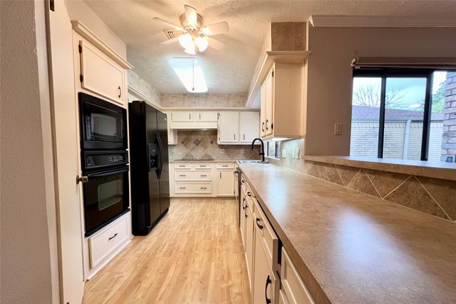 11954 Brook Meadows Lane, Meadows Place, TX 77477