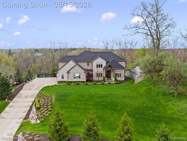 12385 Boulder Pass Drive, Milford, MI 48380