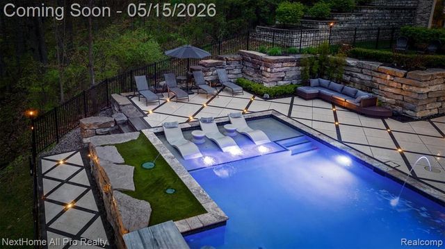12385 Boulder Pass Drive, Milford, MI 48380