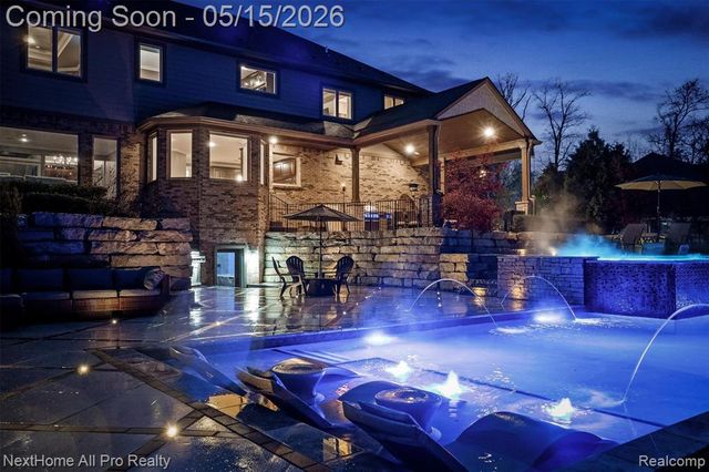 12385 Boulder Pass Drive, Milford, MI 48380