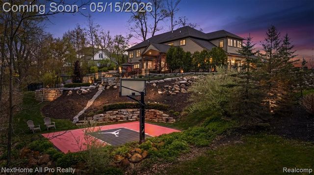 12385 Boulder Pass Drive, Milford, MI 48380
