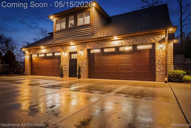 12385 Boulder Pass Drive, Milford, MI 48380
