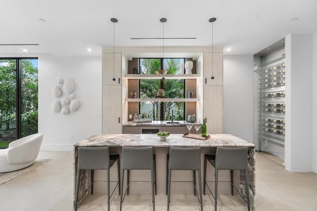 810 Palm Trail, Delray Beach, FL 33483