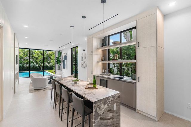 810 Palm Trail, Delray Beach, FL 33483