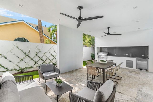 810 Palm Trail, Delray Beach, FL 33483