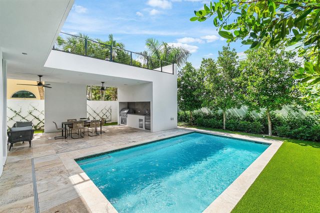 810 Palm Trail, Delray Beach, FL 33483