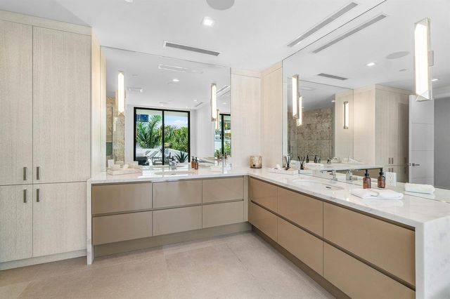 810 Palm Trail, Delray Beach, FL 33483
