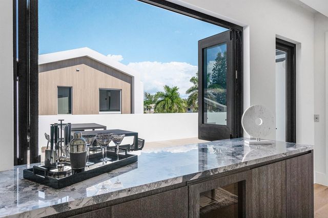 810 Palm Trail, Delray Beach, FL 33483