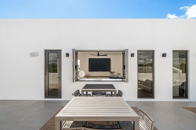 810 Palm Trail, Delray Beach, FL 33483