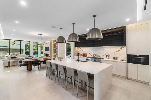 810 Palm Trail, Delray Beach, FL 33483