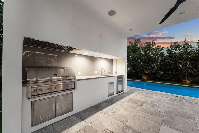 810 Palm Trail, Delray Beach, FL 33483