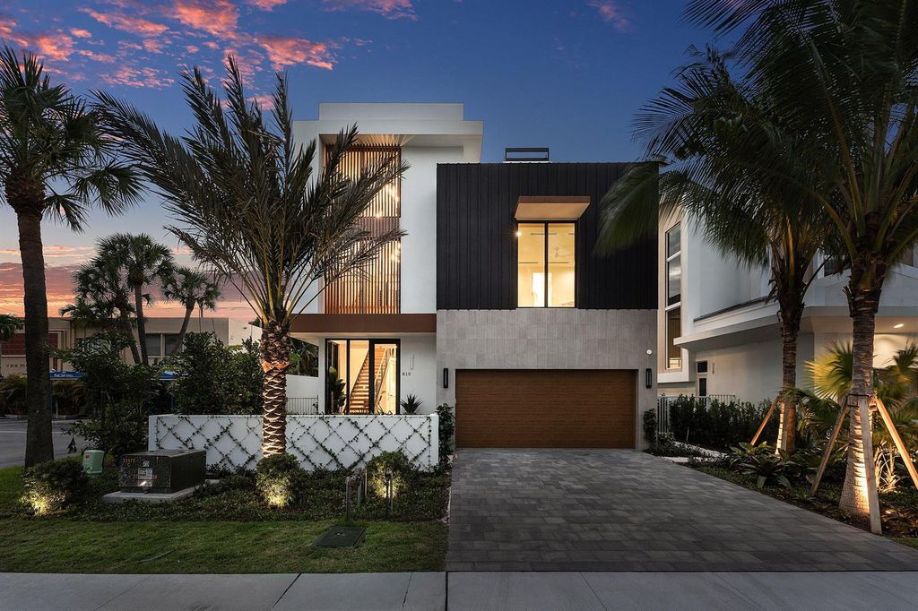 810 Palm Trail, Delray Beach, FL 33483