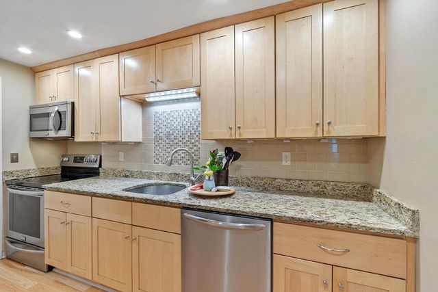 276 Albion Street 12, Wakefield, MA 01880
