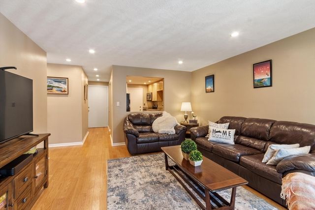 276 Albion Street 12, Wakefield, MA 01880