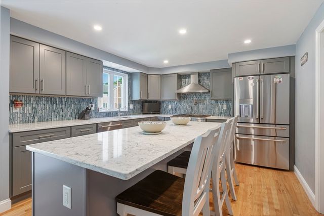 11 Draper Ave, North Attleboro, MA 02760