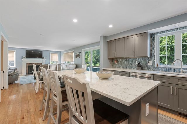 11 Draper Ave, North Attleboro, MA 02760