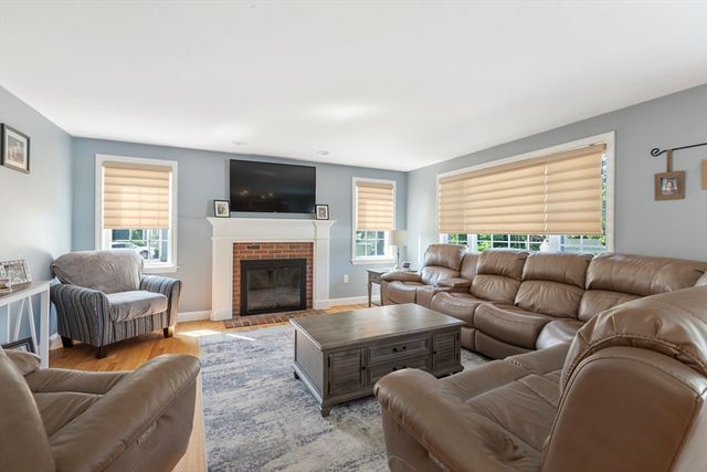 11 Draper Ave, North Attleboro, MA 02760