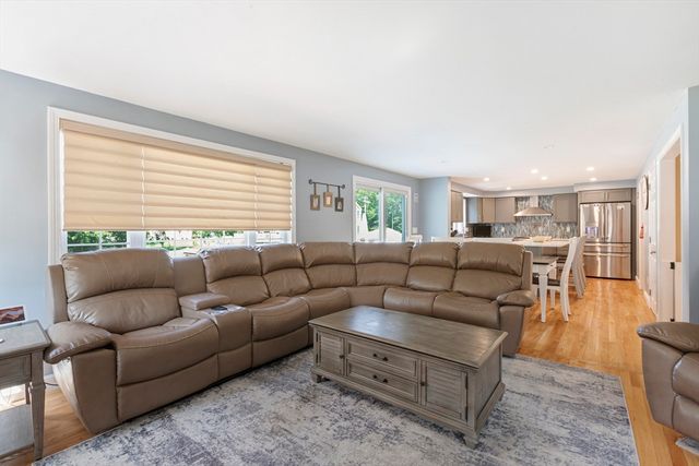 11 Draper Ave, North Attleboro, MA 02760