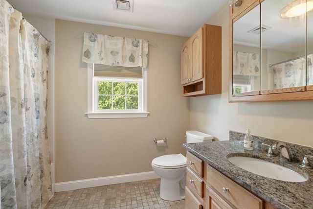 11 Draper Ave, North Attleboro, MA 02760