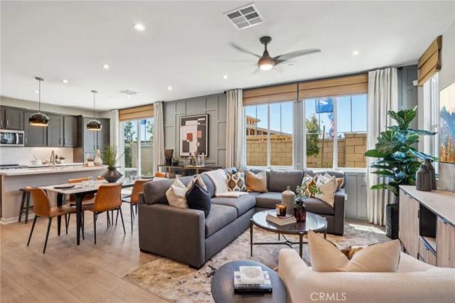 6366 Moonfire Lane, Fontana, CA 92336