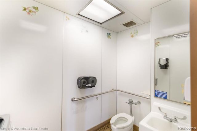 17431 Dix Road, Melvindale, MI 48122