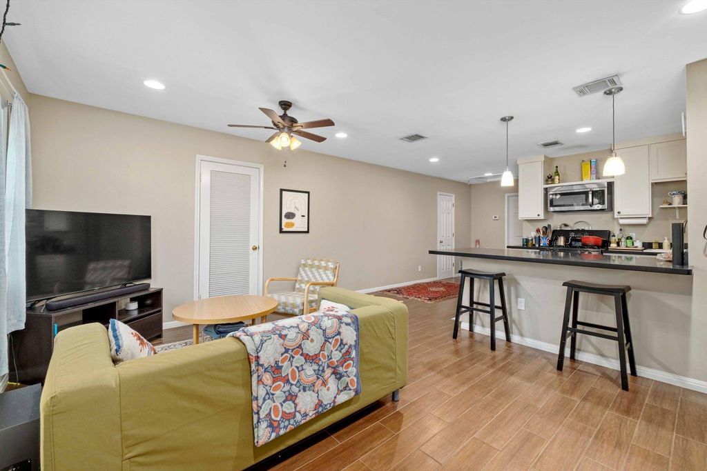 3822 Ridgelea DR B, Austin, TX 78731