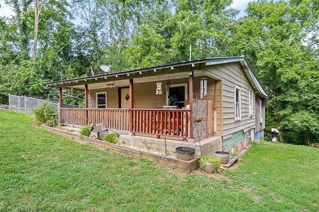 300 Poston Ridge Ln, Gainesboro, TN 38562