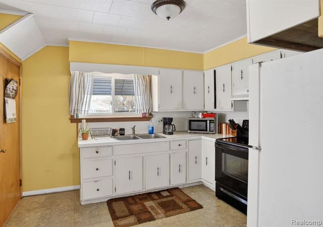 6074 Lennon Road, Swartz Creek, MI 48473