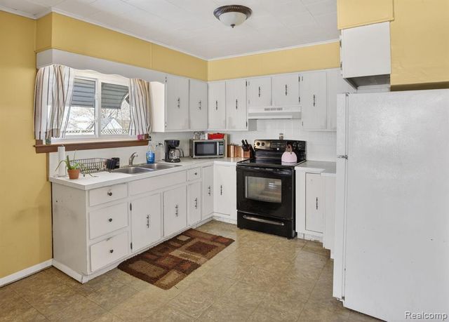 6074 Lennon Road, Swartz Creek, MI 48473