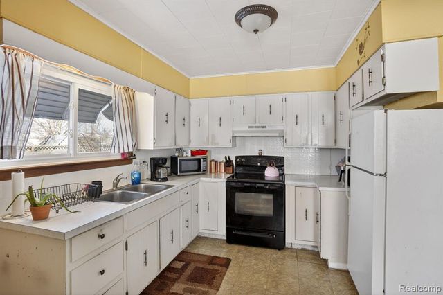 6074 Lennon Road, Swartz Creek, MI 48473