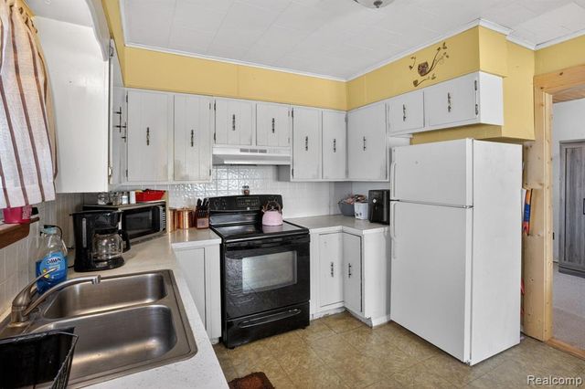 6074 Lennon Road, Swartz Creek, MI 48473