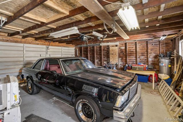 6074 Lennon Road, Swartz Creek, MI 48473