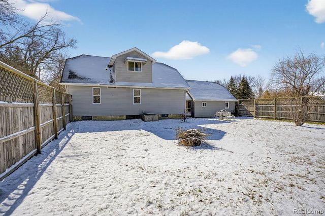 6074 Lennon Road, Swartz Creek, MI 48473