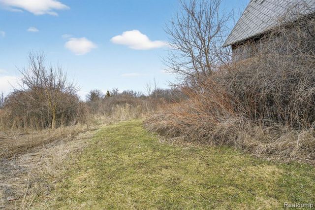 6074 Lennon Road, Swartz Creek, MI 48473