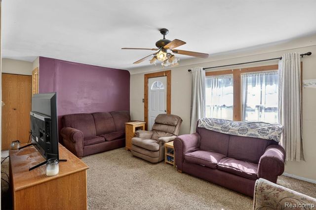 6074 Lennon Road, Swartz Creek, MI 48473