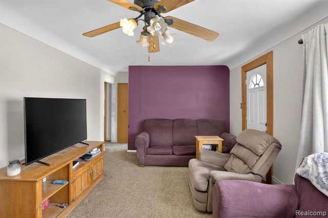 6074 Lennon Road, Swartz Creek, MI 48473