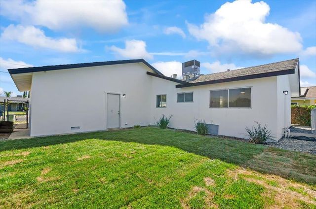 4317 Twain Dr, Olivehurst, CA 95961