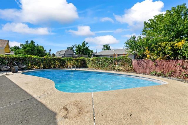 4317 Twain Dr, Olivehurst, CA 95961