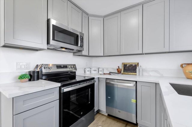 4317 Twain Dr, Olivehurst, CA 95961