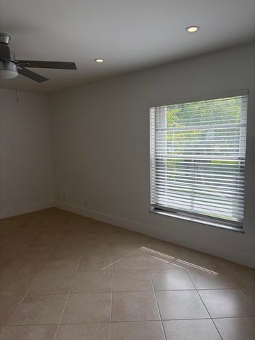 2900 Fiore Way, Delray Beach, FL 33445