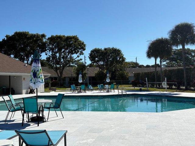 2900 Fiore Way, Delray Beach, FL 33445