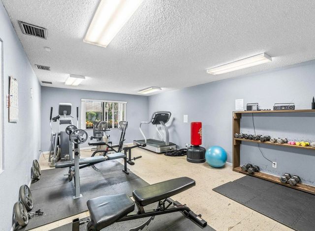 2900 Fiore Way, Delray Beach, FL 33445