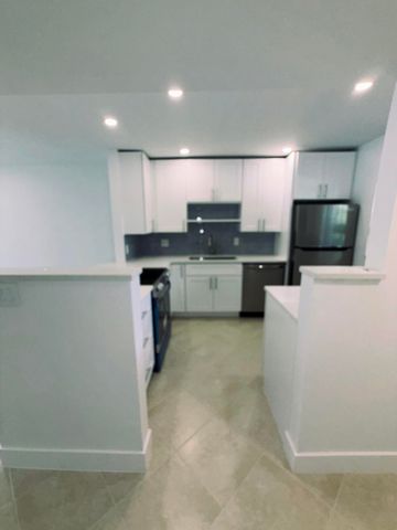 2900 Fiore Way, Delray Beach, FL 33445